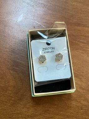 Sparkly zircon stud earrings New Still in package never worn